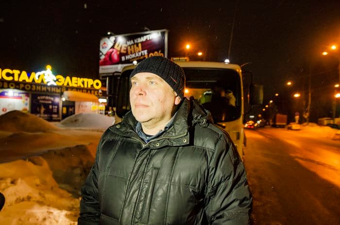 Улицу Дзержинского очистили от снега и от машин