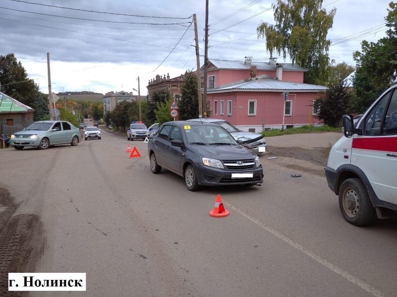 В Кировской области столкнулись две легковушки: пострадал ребёнок