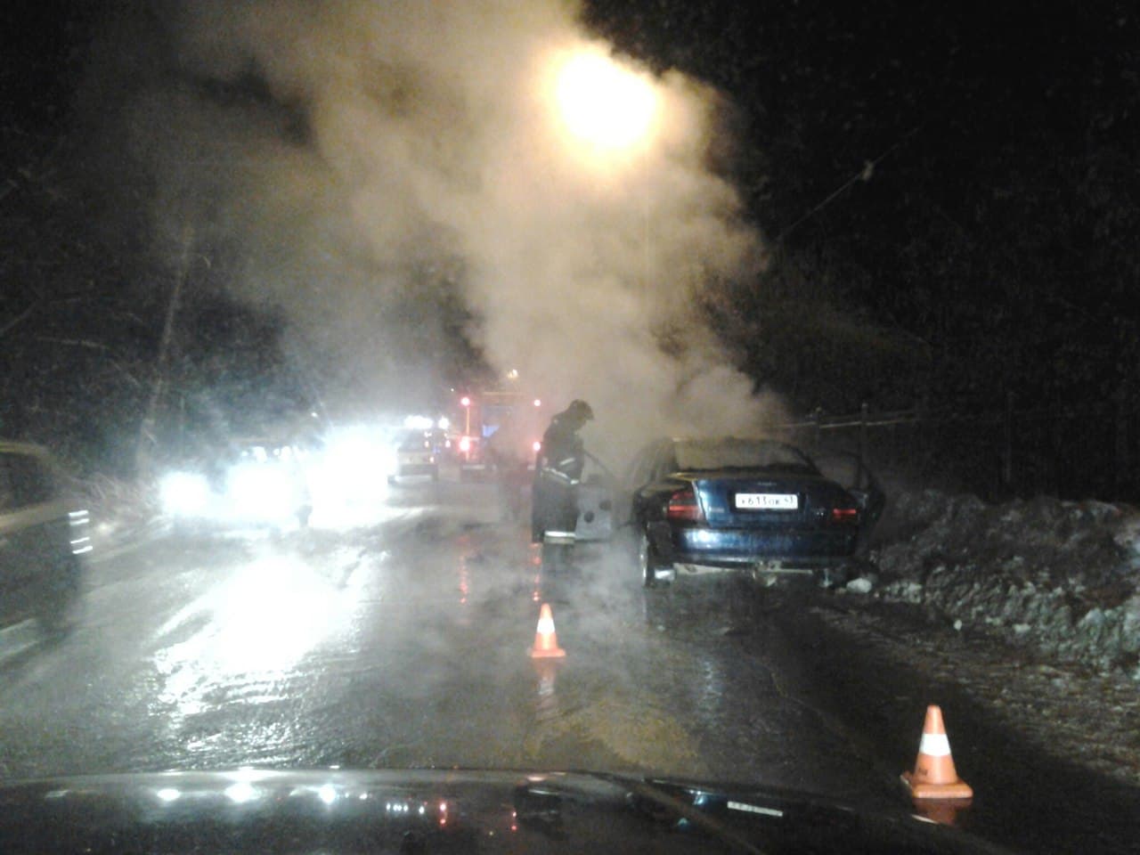 В Талице во время движения загорелся Volvo 