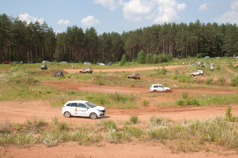 Юбилей легендарной «Нивы» в Кирове отметили большим внедорожным тест-драйвом