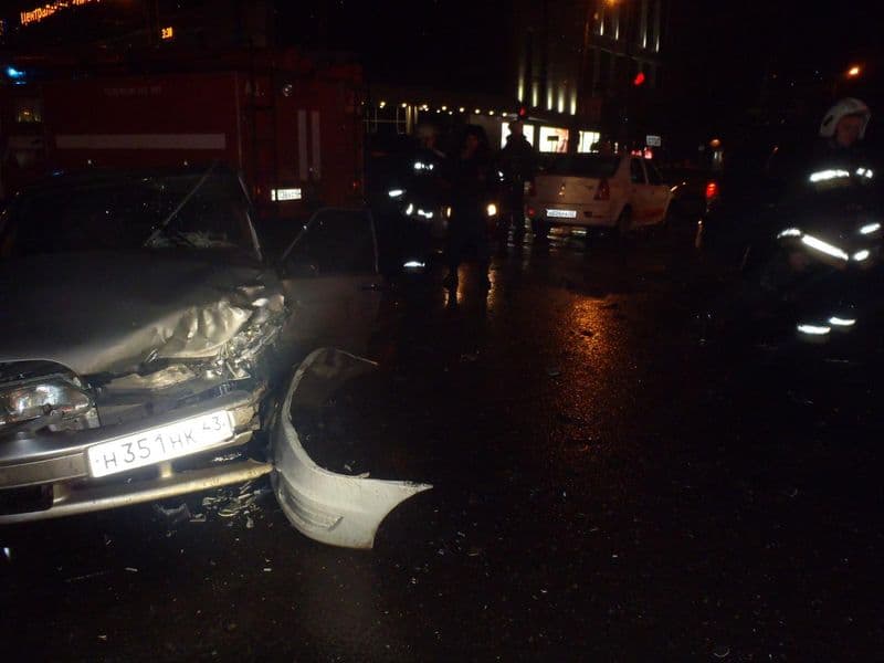 Торопливый таксист устроил ДТП у ЦУМа