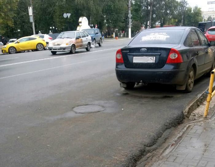 На улице Ленина уже второй месяц обещают отремонтировать съезд