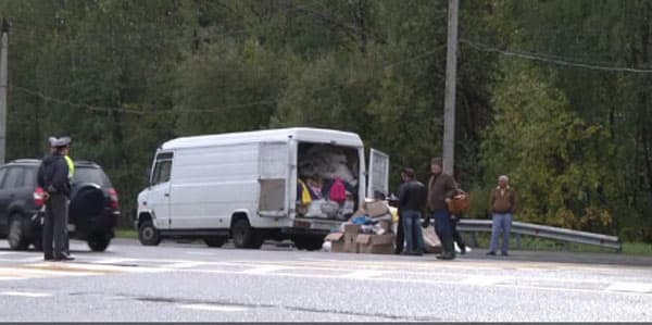 На посту ДПС задержали фургон с контрафактной одеждой 