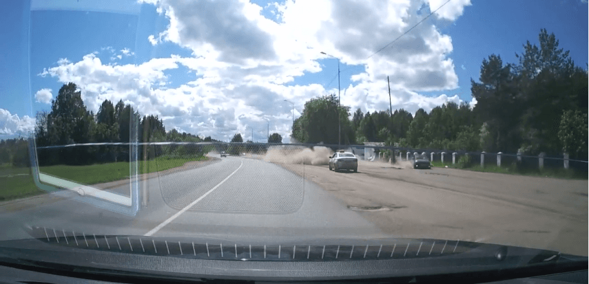 Lada Vesta снесла ограждение Макарьевского кладбища