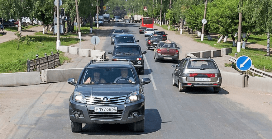 Ограничение движения по мосту через Чумовицу продлили на год
