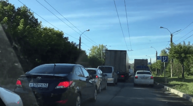 Луганская встала. Водители упёрлись в новый светофор