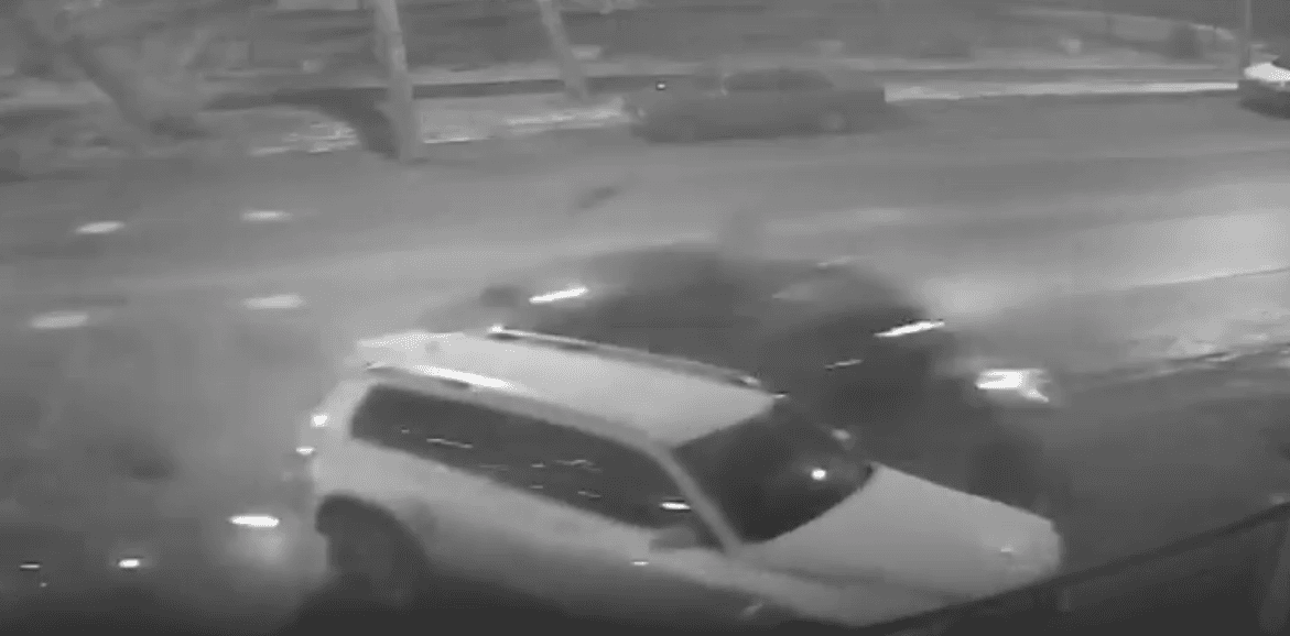 Водитель на приличной скорости «уценил» Mercedes и напился