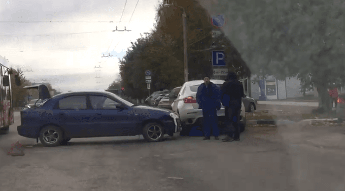 Chevrolet Lanos влетел в BMW X6 на улице Воровского