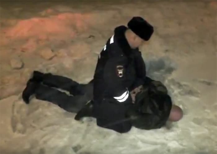 Погоня в Кирове: бывший дознаватель пытался скрыться от ДПС в кустах