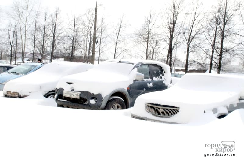 Мэрия: уборке Кирова мешали брошенные машины