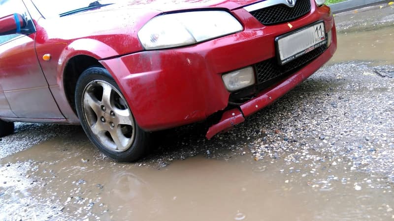 Что скрывают лужи на дорогах Кирова?