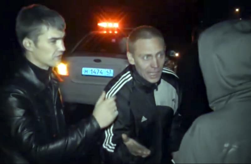 Таксист устроил ДТП с машиной клиентов, чтобы забрать у них деньги