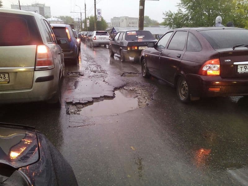 Власти обещали сделать ямочный ремонт улицы Воровского