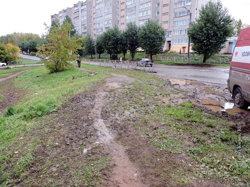 Дождались: в Кирове начали ремонтировать дорогу на улице Кольцова