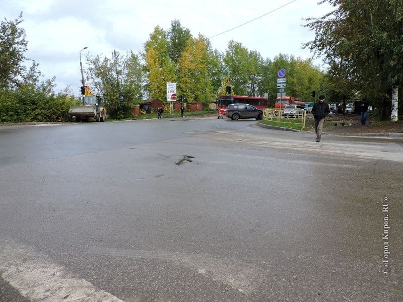 Дождались: в Кирове начали ремонтировать дорогу на улице Кольцова