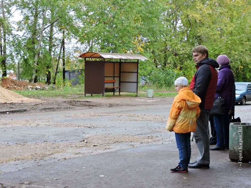 Дождались: в Кирове начали ремонтировать дорогу на улице Кольцова