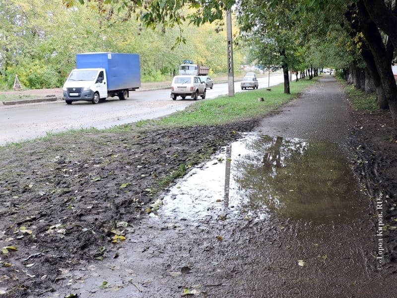 Дождались: в Кирове начали ремонтировать дорогу на улице Кольцова