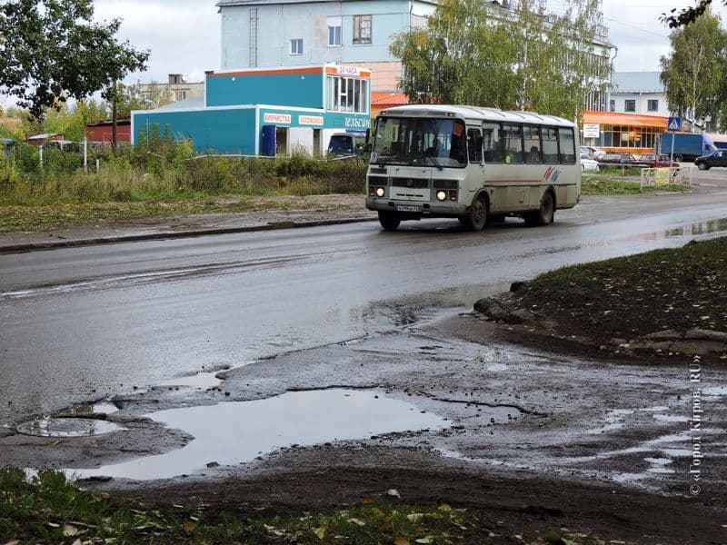 Дождались: в Кирове начали ремонтировать дорогу на улице Кольцова