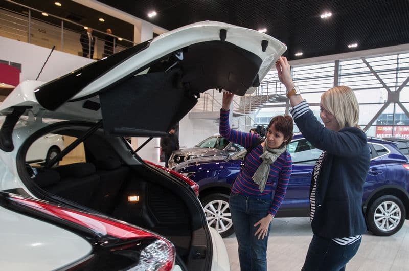 Один электромобиль для кировчан за год. Как кризис ударил по авторынку