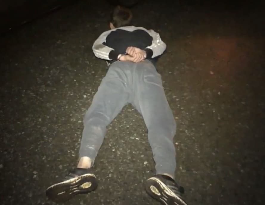 26-летний бесправник устроил погоню и врезался в машину ДПС