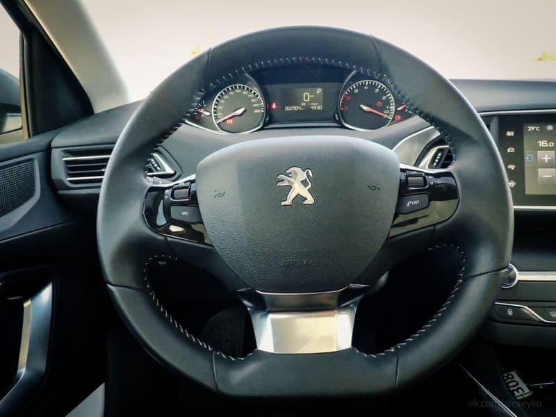Тест-драйв Peugeot 308: сундучок с сюрпризами