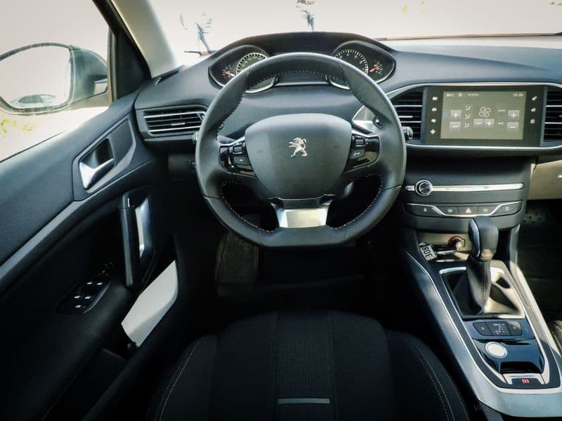 Тест-драйв Peugeot 308: сундучок с сюрпризами