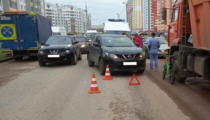 В Кирове 7-летний велосипедист попал под колеса кроссовера