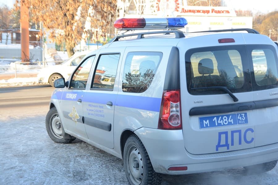 Чиновники и ведомства стали покупать больше машин Lada