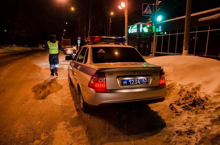 Улицу Дзержинского очистили от снега и от машин