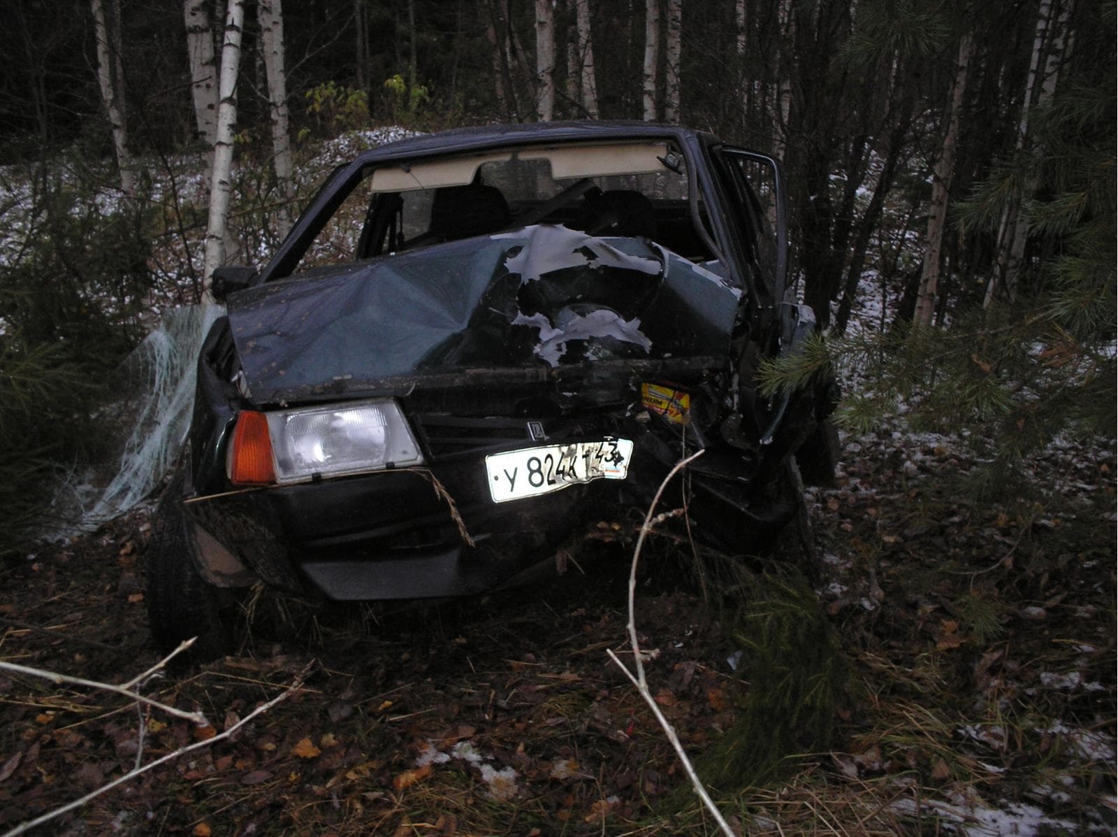 Под Кировом бесправник на «девяносто девятой» уехал в кювет