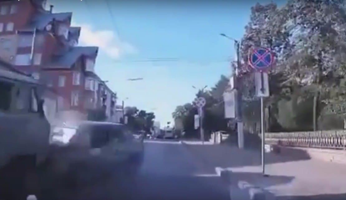 Лоб в лоб. Камера зафиксировала столкновение на Карла Маркса