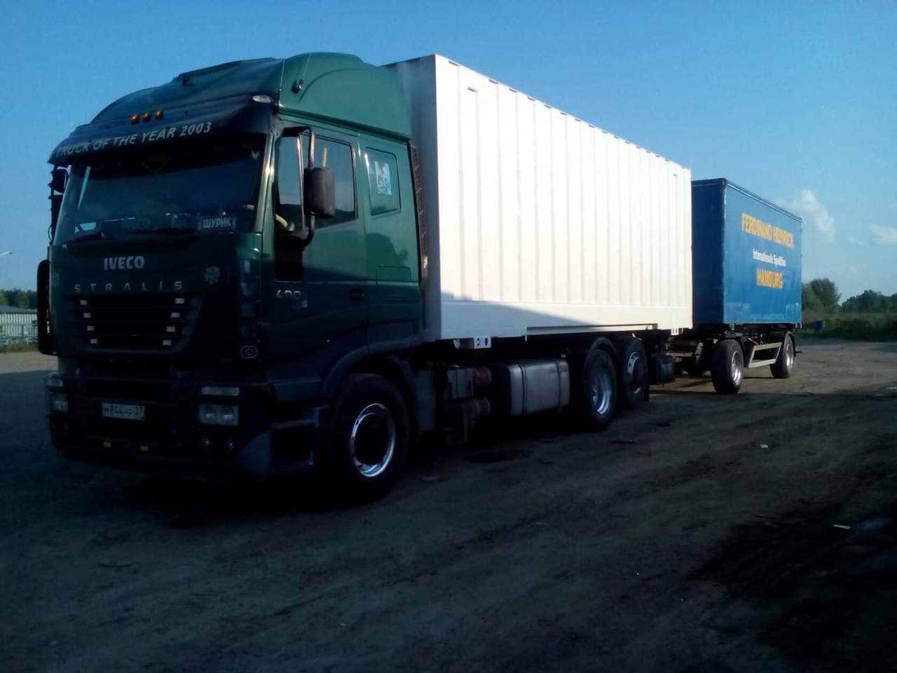 Кировских водителей просят помочь застрявшему на трассе дальнобойщику