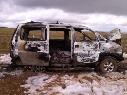На полевой дороге под Суной сгорела иномарка