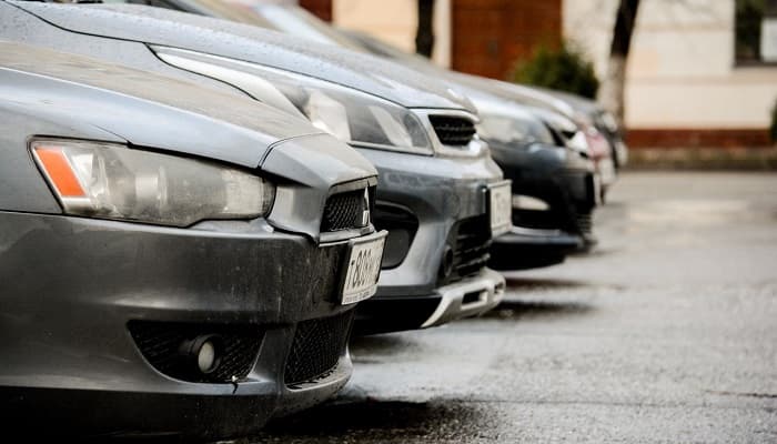 Нестандартные номера для праворулек будут выдавать только в частных организациях