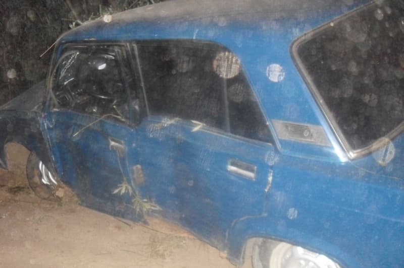 «Семерка» съехала в кювет. Пострадали 2 человека