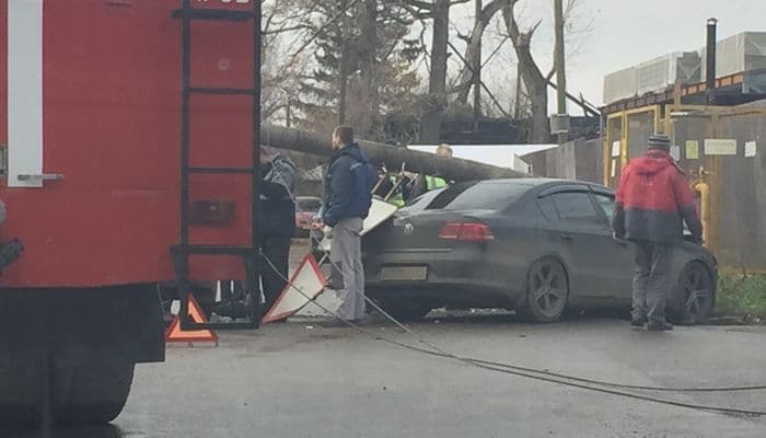 В Чистых прудах произошло ДТП: один из автомобилей влетел в столб