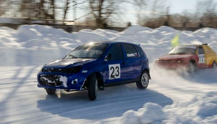 Что это было? Езда с открытым багажником, старт задним ходом и перевернутые автомобили в Слободском