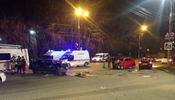 В результате аварии на перекрестке Солнечной и Воровского 5 человек получили травмы