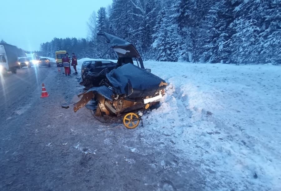 Под Слободским столкнулись три автомобиля: есть погибший