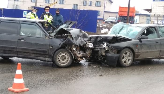 В Кирове пьяный бесправник на Audi устроил ДТП на «встречке» с пострадавшими