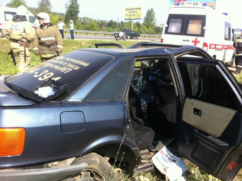 С дороги на  новый мост слетела Audi