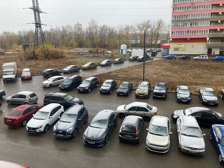 В России могут ввести норматив по придомовым парковкам