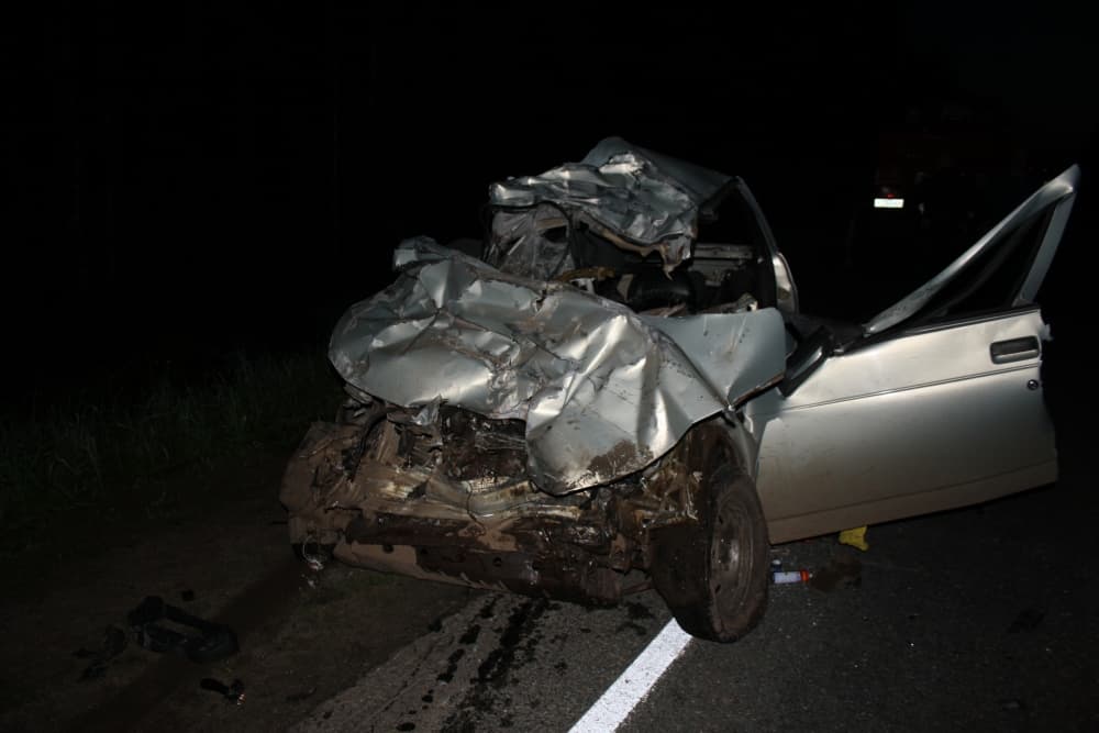 На трассе Киров - Пермь «Лада» врезалась в «Камаз»