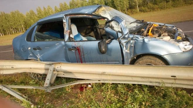 Кировский водитель погиб в Татарстане, врезавшись в отбойник на «Калине»
