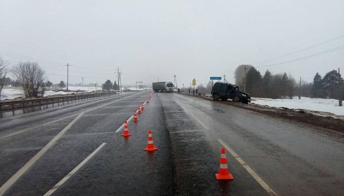 Пьяный бесправник на «УАЗике» не захотел уступать дорогу грузовику