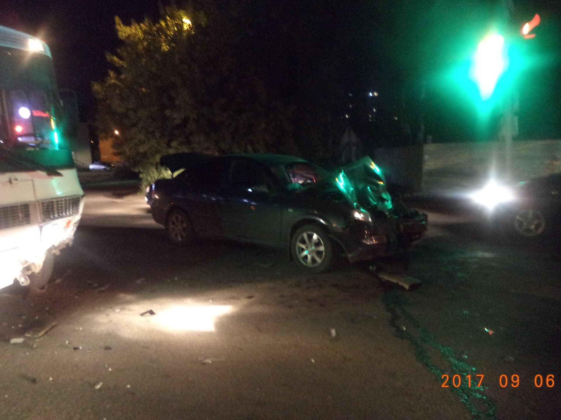 На Ульяновской Nissan не пропустил автобус