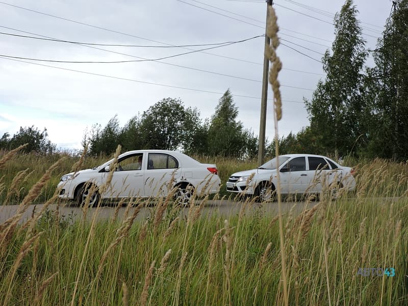 Тест-драйв FAW V5 против Lada Granta: бой в супер легком весе