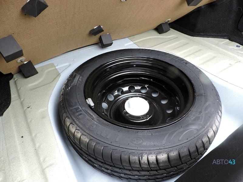 Тест-драйв FAW V5 против Lada Granta: бой в супер легком весе