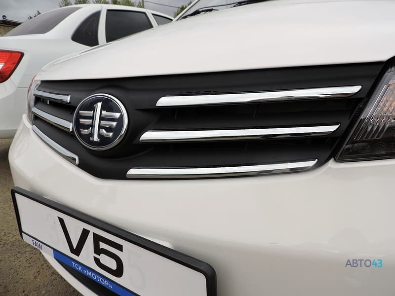 Тест-драйв FAW V5 против Lada Granta: бой в супер легком весе