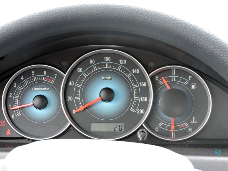 Тест-драйв FAW V5 против Lada Granta: бой в супер легком весе